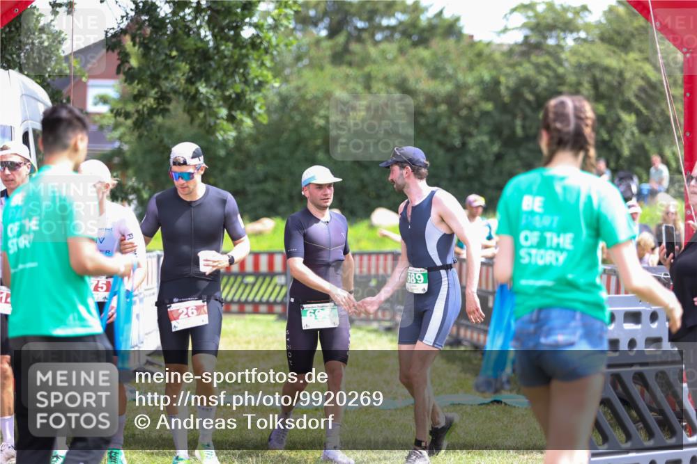21.06.2026 - 29. Vierlanden-Triathlon Andreas Tolksdorf http://msf.ph/oto/9920269 21.06.2026 13:08:27 Ziel 147, 689, 695 meine-sportfotos.de
