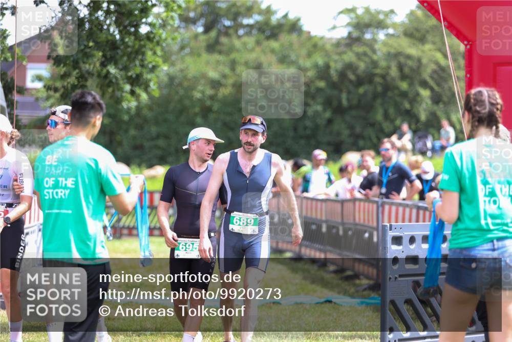 21.06.2026 - 29. Vierlanden-Triathlon Andreas Tolksdorf http://msf.ph/oto/9920273 21.06.2026 13:08:28 Ziel 147, 689, 695 meine-sportfotos.de