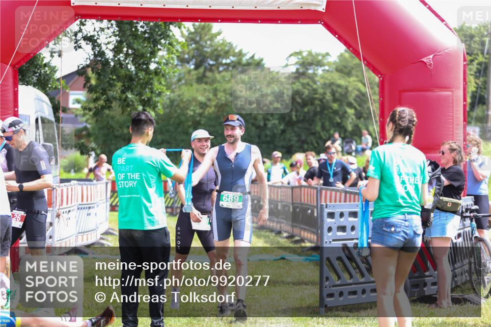21.06.2026 - 29. Vierlanden-Triathlon Andreas Tolksdorf http://msf.ph/oto/9920277 21.06.2026 13:08:29 Ziel 147, 695 meine-sportfotos.de
