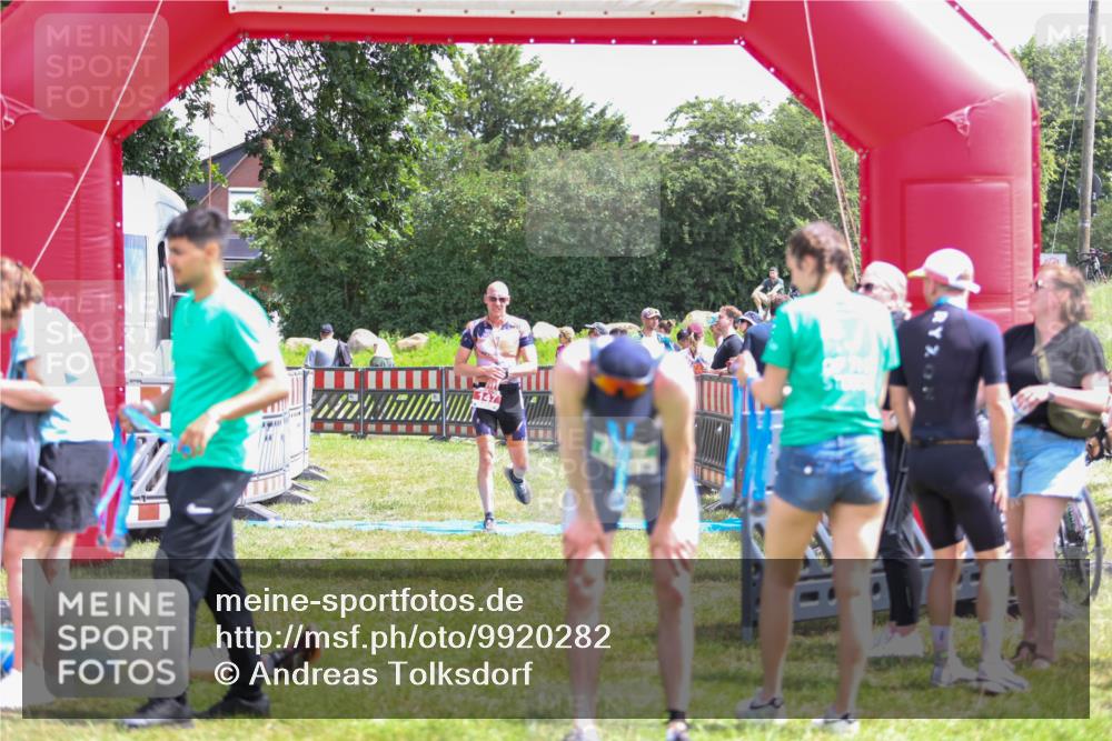 21.06.2026 - 29. Vierlanden-Triathlon Andreas Tolksdorf http://msf.ph/oto/9920282 21.06.2026 13:08:34 Ziel 147, 726 meine-sportfotos.de