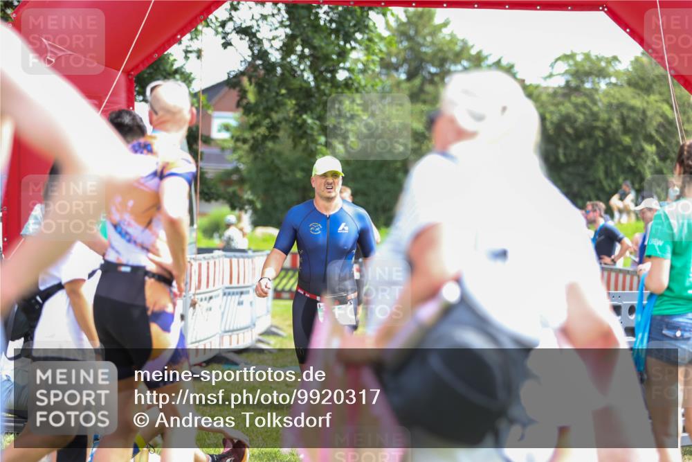 21.06.2026 - 29. Vierlanden-Triathlon Andreas Tolksdorf http://msf.ph/oto/9920317 21.06.2026 13:08:56 Ziel 173, 712 meine-sportfotos.de