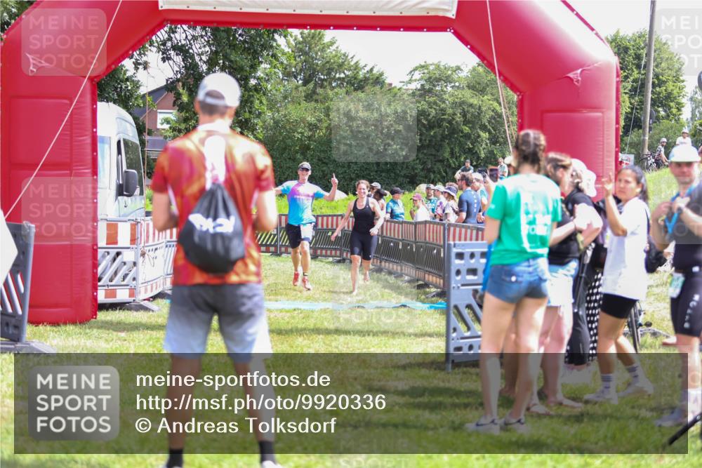 21.06.2026 - 29. Vierlanden-Triathlon Andreas Tolksdorf http://msf.ph/oto/9920336 21.06.2026 13:09:56 Ziel 67, 140, 764, 814, 898 meine-sportfotos.de
