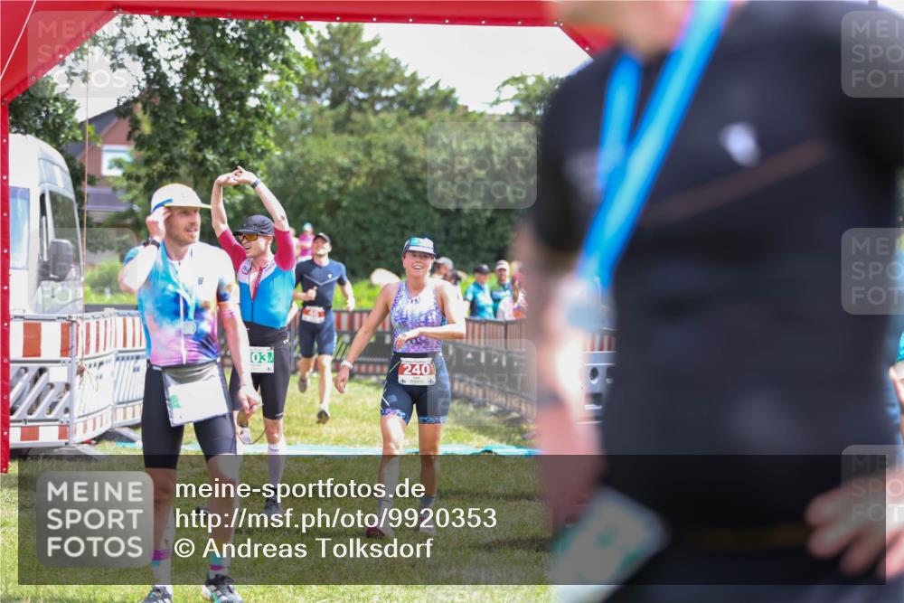 21.06.2026 - 29. Vierlanden-Triathlon Andreas Tolksdorf http://msf.ph/oto/9920353 21.06.2026 13:10:32 Ziel 46, 191, 240, 703 meine-sportfotos.de