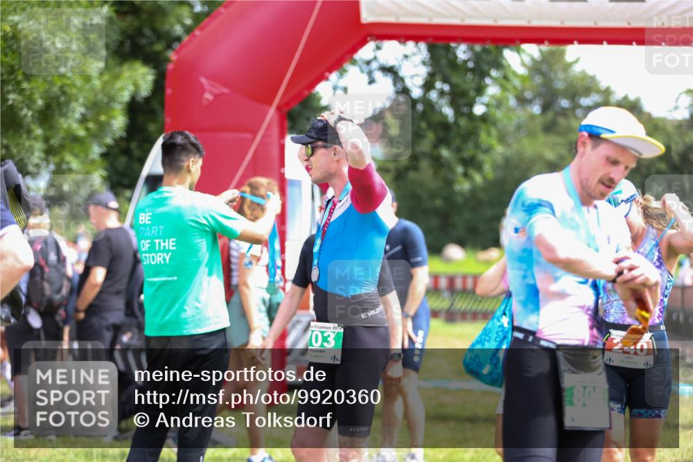 21.06.2026 - 29. Vierlanden-Triathlon Andreas Tolksdorf http://msf.ph/oto/9920360 21.06.2026 13:10:40 Ziel 191, 699 meine-sportfotos.de