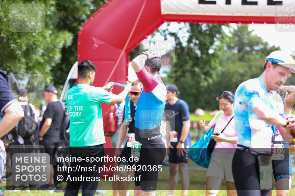 21.06.2026 - 29. Vierlanden-Triathlon Andreas Tolksdorf http://msf.ph/oto/9920365 21.06.2026 13:10:41 Ziel 186, 699 meine-sportfotos.de