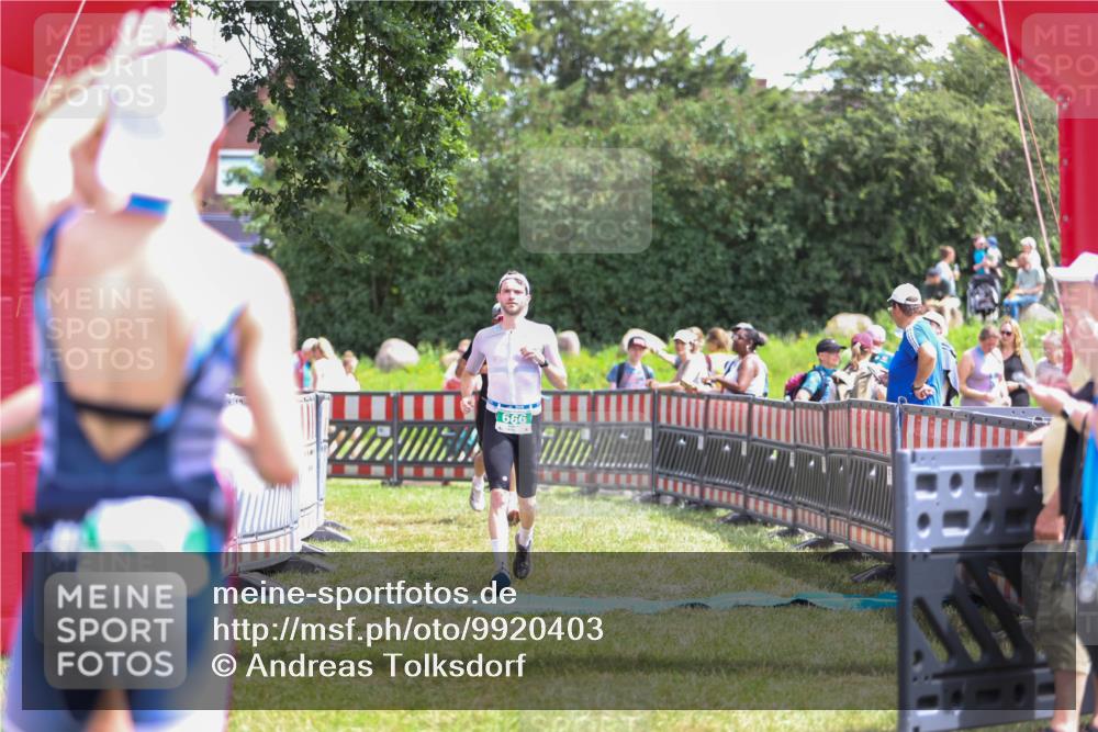 21.06.2026 - 29. Vierlanden-Triathlon Andreas Tolksdorf http://msf.ph/oto/9920403 21.06.2026 13:12:11 Ziel 660, 666 meine-sportfotos.de