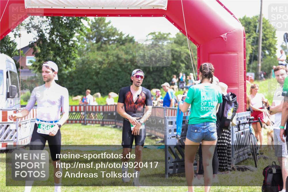 21.06.2026 - 29. Vierlanden-Triathlon Andreas Tolksdorf http://msf.ph/oto/9920417 21.06.2026 13:12:19 Ziel 660 meine-sportfotos.de