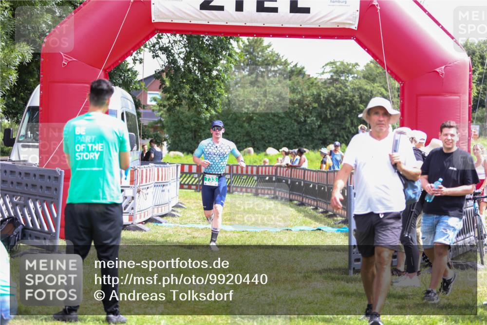 21.06.2026 - 29. Vierlanden-Triathlon Andreas Tolksdorf http://msf.ph/oto/9920440 21.06.2026 13:13:28 Ziel 733, 785 meine-sportfotos.de