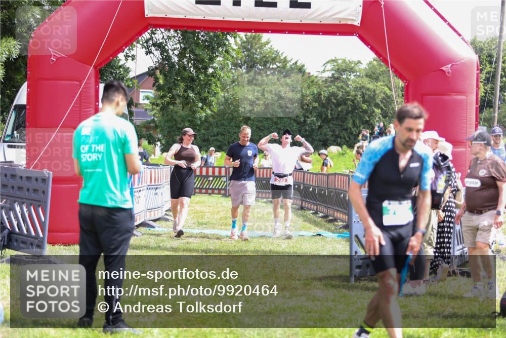 21.06.2026 - 29. Vierlanden-Triathlon Andreas Tolksdorf http://msf.ph/oto/9920464 21.06.2026 13:13:40 Ziel 290 meine-sportfotos.de