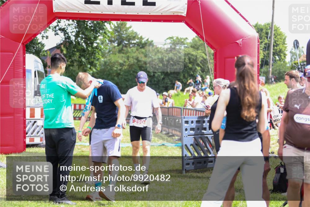 21.06.2026 - 29. Vierlanden-Triathlon Andreas Tolksdorf http://msf.ph/oto/9920482 21.06.2026 13:13:46 Ziel 713 meine-sportfotos.de