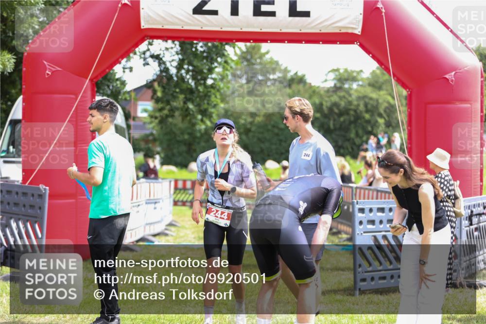 21.06.2026 - 29. Vierlanden-Triathlon Andreas Tolksdorf http://msf.ph/oto/9920501 21.06.2026 13:14:29 Ziel  meine-sportfotos.de