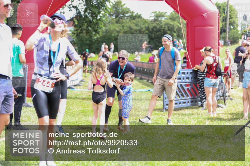 21.06.2026 - 29. Vierlanden-Triathlon Andreas Tolksdorf http://msf.ph/oto/9920533 21.06.2026 13:15:34 Ziel 8, 159 meine-sportfotos.de