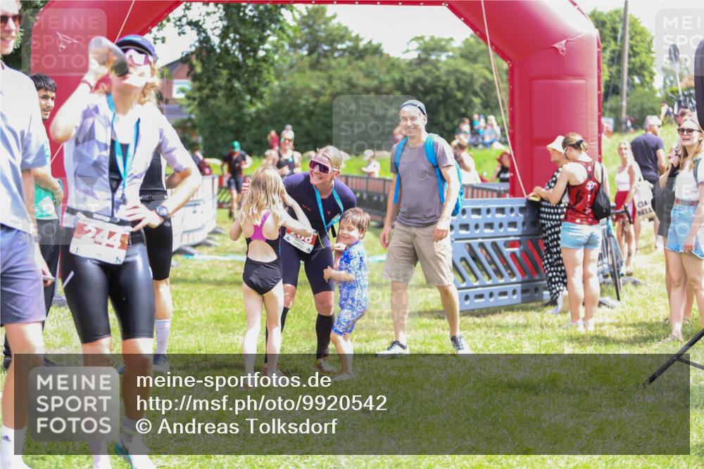 21.06.2026 - 29. Vierlanden-Triathlon Andreas Tolksdorf http://msf.ph/oto/9920542 21.06.2026 13:15:35 Ziel 8, 159 meine-sportfotos.de