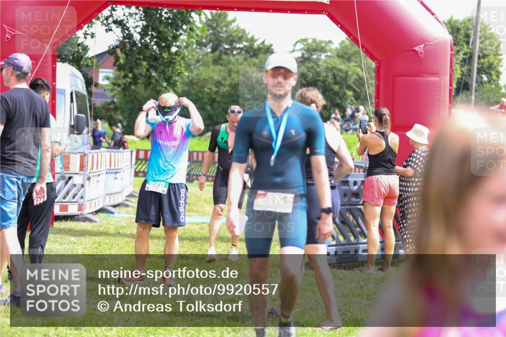 21.06.2026 - 29. Vierlanden-Triathlon Andreas Tolksdorf http://msf.ph/oto/9920557 21.06.2026 13:16:04 Ziel 641, 655 meine-sportfotos.de
