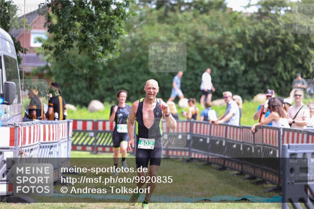 21.06.2026 - 29. Vierlanden-Triathlon Andreas Tolksdorf http://msf.ph/oto/9920835 21.06.2026 13:20:52 Ziel 802, 876 meine-sportfotos.de