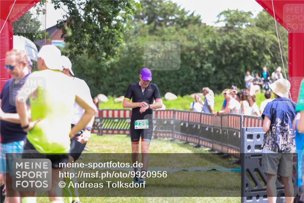 21.06.2026 - 29. Vierlanden-Triathlon Andreas Tolksdorf http://msf.ph/oto/9920956 21.06.2026 13:22:37 Ziel 756, 1017 meine-sportfotos.de