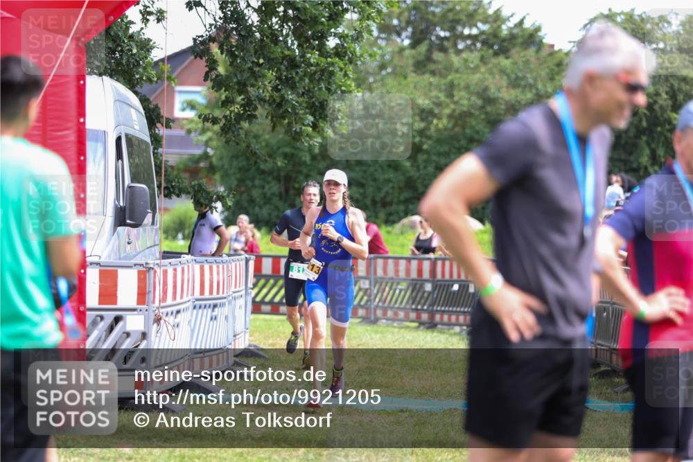 21.06.2026 - 29. Vierlanden-Triathlon Andreas Tolksdorf http://msf.ph/oto/9921205 21.06.2026 13:26:36 Ziel 817, 1013 meine-sportfotos.de