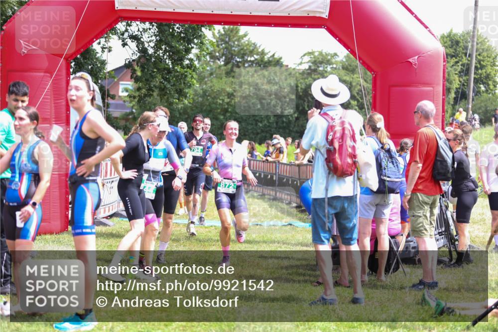21.06.2026 - 29. Vierlanden-Triathlon Andreas Tolksdorf http://msf.ph/oto/9921542 21.06.2026 13:33:20 Ziel 172, 672, 786, 794, 872, 897 meine-sportfotos.de