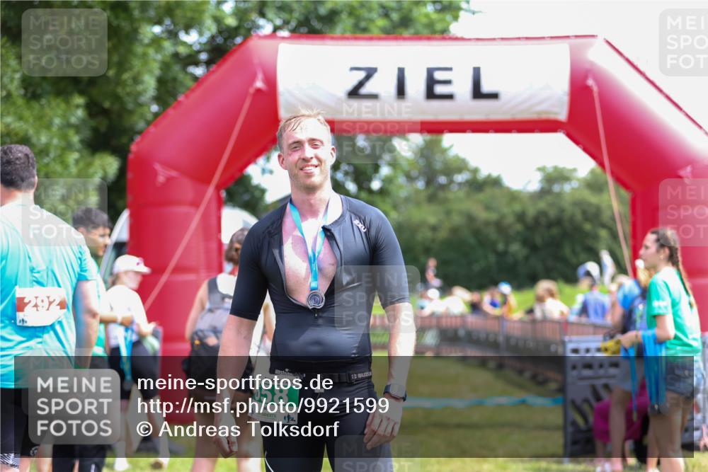 21.06.2026 - 29. Vierlanden-Triathlon Andreas Tolksdorf http://msf.ph/oto/9921599 21.06.2026 13:35:42 Ziel  meine-sportfotos.de