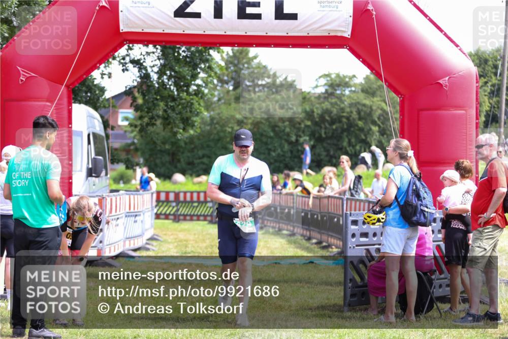 21.06.2026 - 29. Vierlanden-Triathlon Andreas Tolksdorf http://msf.ph/oto/9921686 21.06.2026 13:37:30 Ziel 629, 1002 meine-sportfotos.de