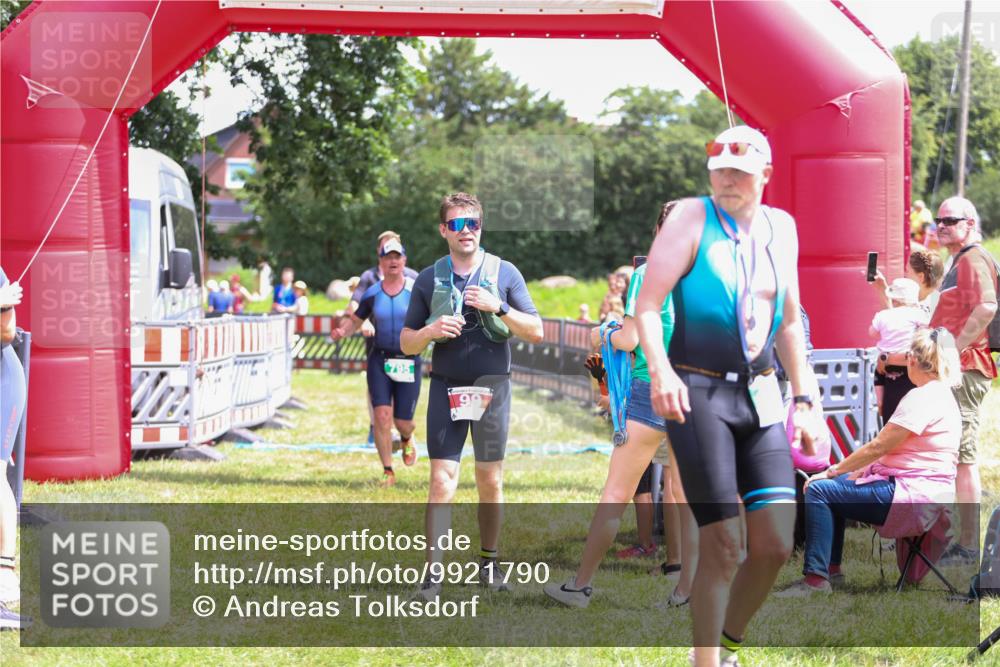 21.06.2026 - 29. Vierlanden-Triathlon Andreas Tolksdorf http://msf.ph/oto/9921790 21.06.2026 13:38:58 Ziel 644, 795 meine-sportfotos.de