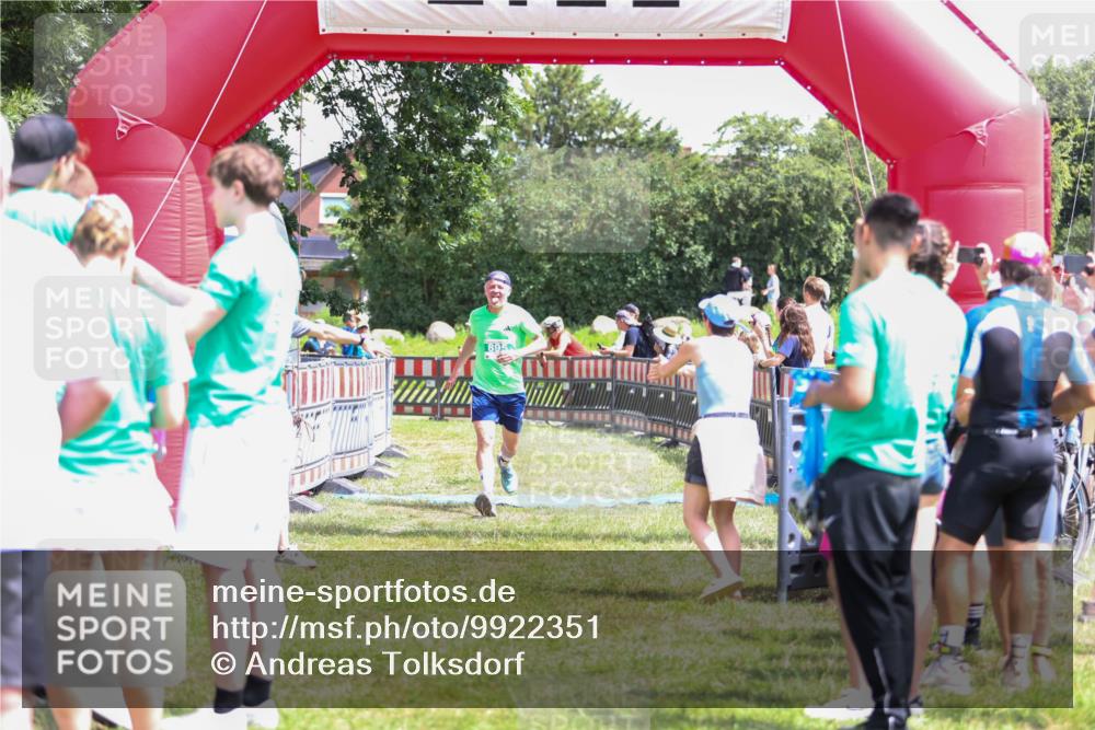 21.06.2026 - 29. Vierlanden-Triathlon Andreas Tolksdorf http://msf.ph/oto/9922351 21.06.2026 13:50:30 Ziel 221, 265, 895 meine-sportfotos.de