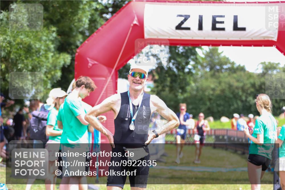 21.06.2026 - 29. Vierlanden-Triathlon Andreas Tolksdorf http://msf.ph/oto/9922635 21.06.2026 13:59:21 Ziel 260, 847, 890, 1058 meine-sportfotos.de