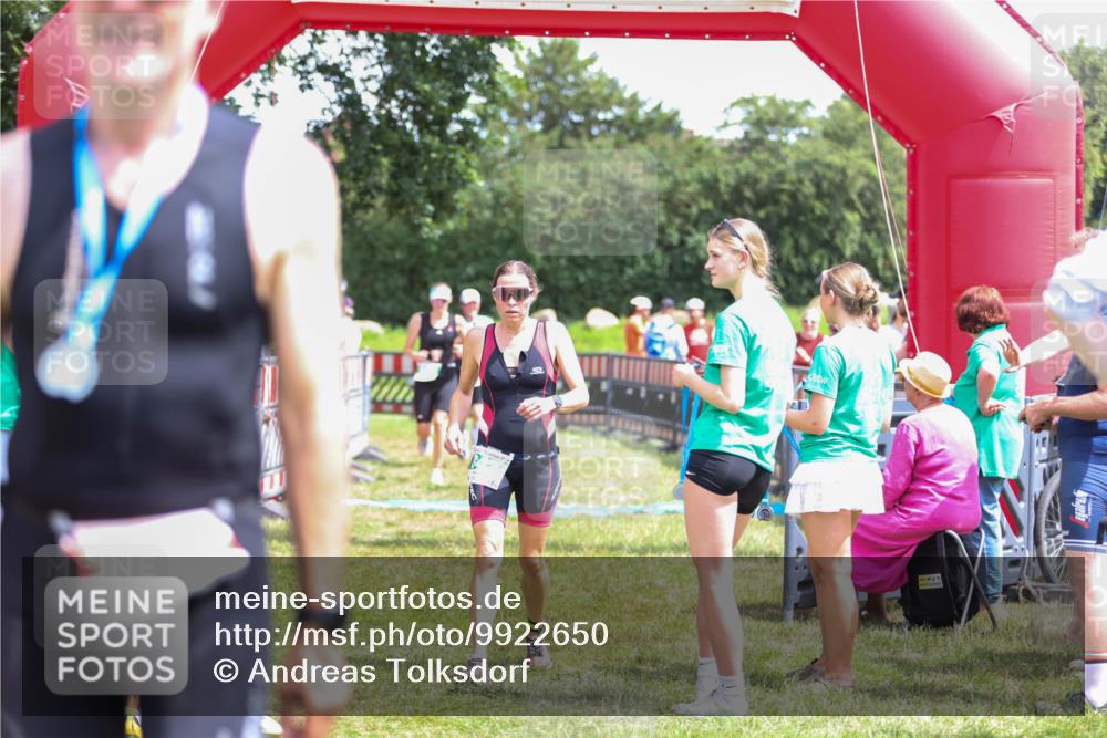 21.06.2026 - 29. Vierlanden-Triathlon Andreas Tolksdorf http://msf.ph/oto/9922650 21.06.2026 13:59:26 Ziel 260, 847, 890, 1058 meine-sportfotos.de