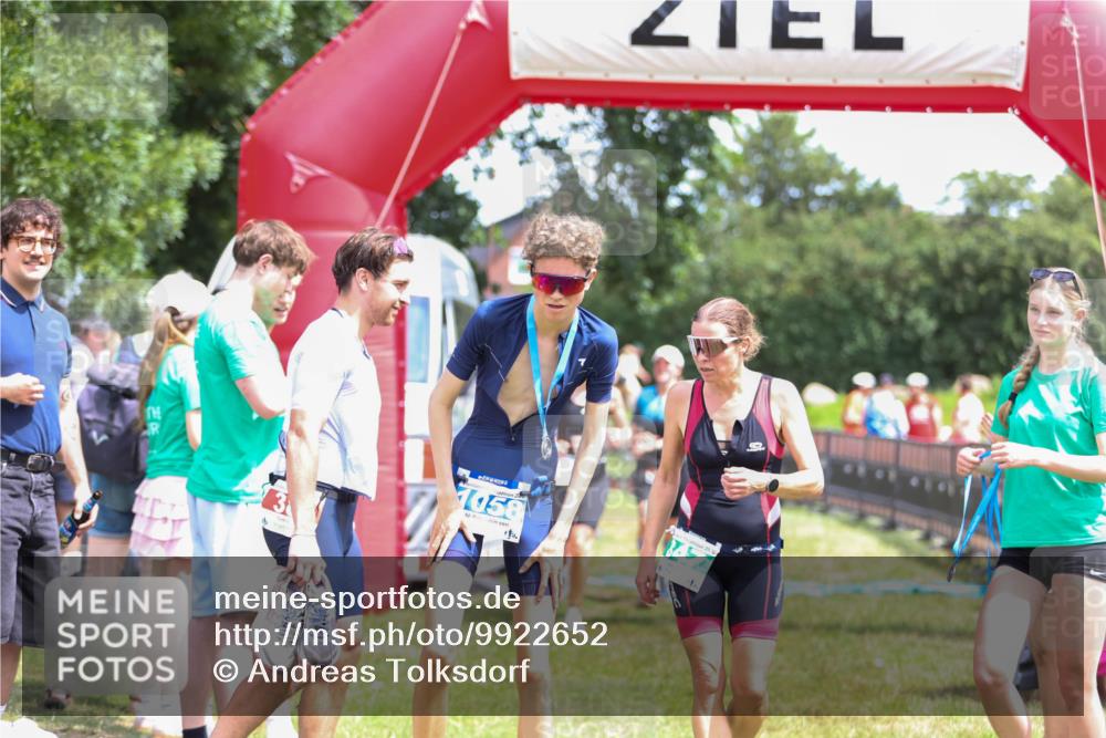 21.06.2026 - 29. Vierlanden-Triathlon Andreas Tolksdorf http://msf.ph/oto/9922652 21.06.2026 13:59:28 Ziel 260, 266, 890 meine-sportfotos.de