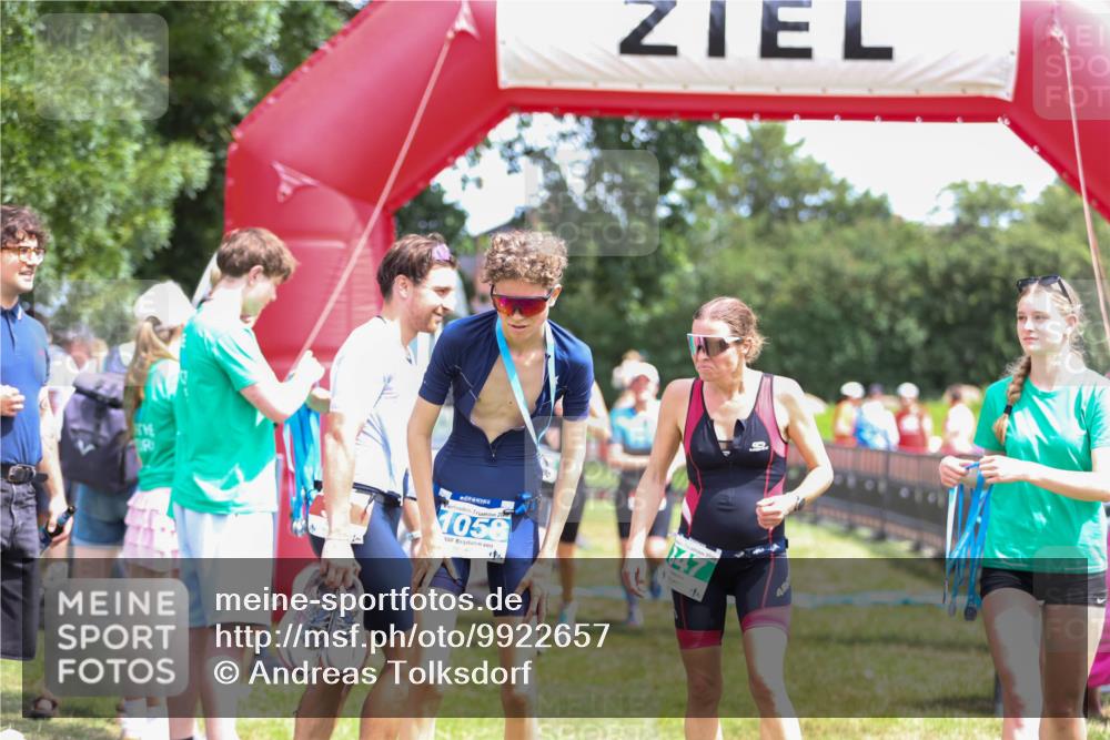 21.06.2026 - 29. Vierlanden-Triathlon Andreas Tolksdorf http://msf.ph/oto/9922657 21.06.2026 13:59:29 Ziel 260, 266, 638, 890 meine-sportfotos.de
