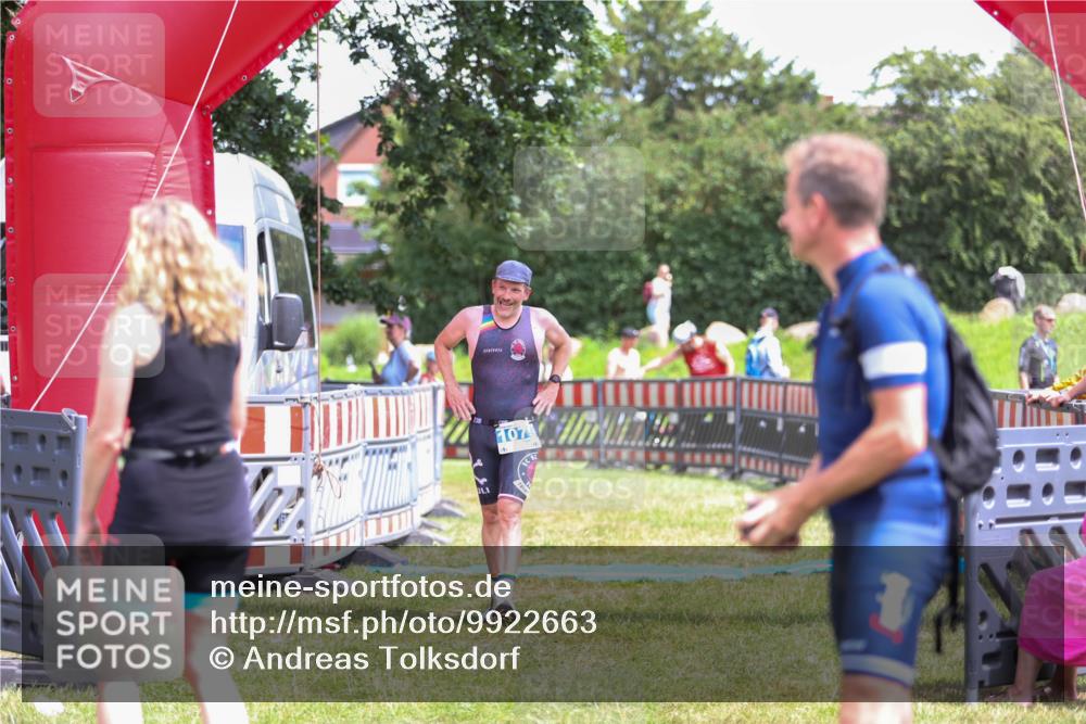 21.06.2026 - 29. Vierlanden-Triathlon Andreas Tolksdorf http://msf.ph/oto/9922663 21.06.2026 14:00:05 Ziel 832, 1079 meine-sportfotos.de