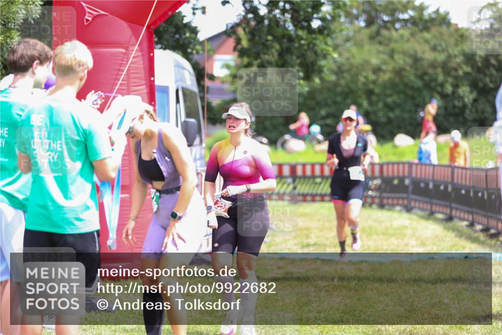 21.06.2026 - 29. Vierlanden-Triathlon Andreas Tolksdorf http://msf.ph/oto/9922682 21.06.2026 14:00:21 Ziel 223, 883, 1091 meine-sportfotos.de