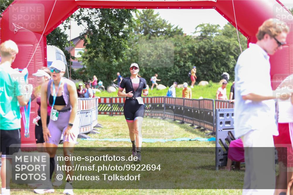 21.06.2026 - 29. Vierlanden-Triathlon Andreas Tolksdorf http://msf.ph/oto/9922694 21.06.2026 14:00:22 Ziel 223, 883, 1091 meine-sportfotos.de