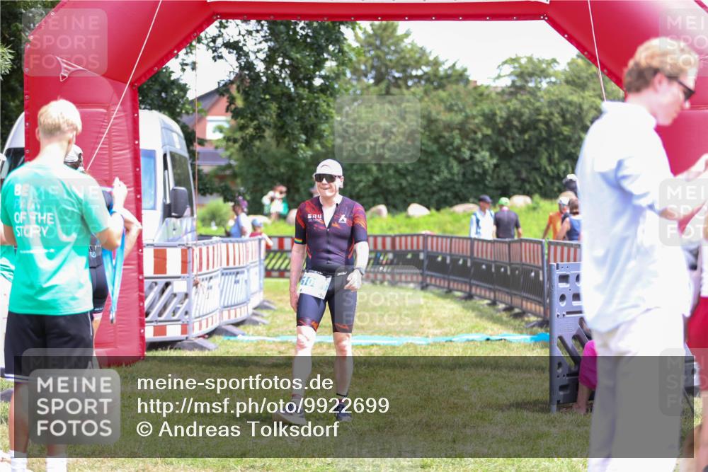 21.06.2026 - 29. Vierlanden-Triathlon Andreas Tolksdorf http://msf.ph/oto/9922699 21.06.2026 14:00:30 Ziel 1091 meine-sportfotos.de