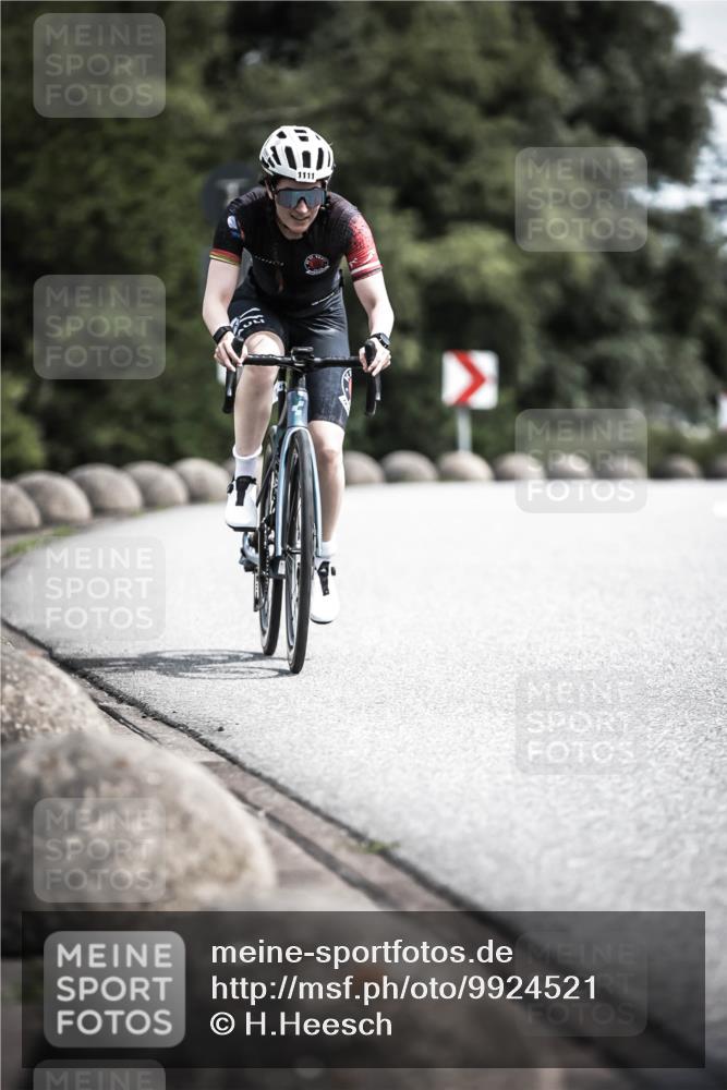 21.06.2026 - 29. Vierlanden-Triathlon H.Heesch http://msf.ph/oto/9924521 21.06.2026 13:15:30 Radfahren 1111 meine-sportfotos.de