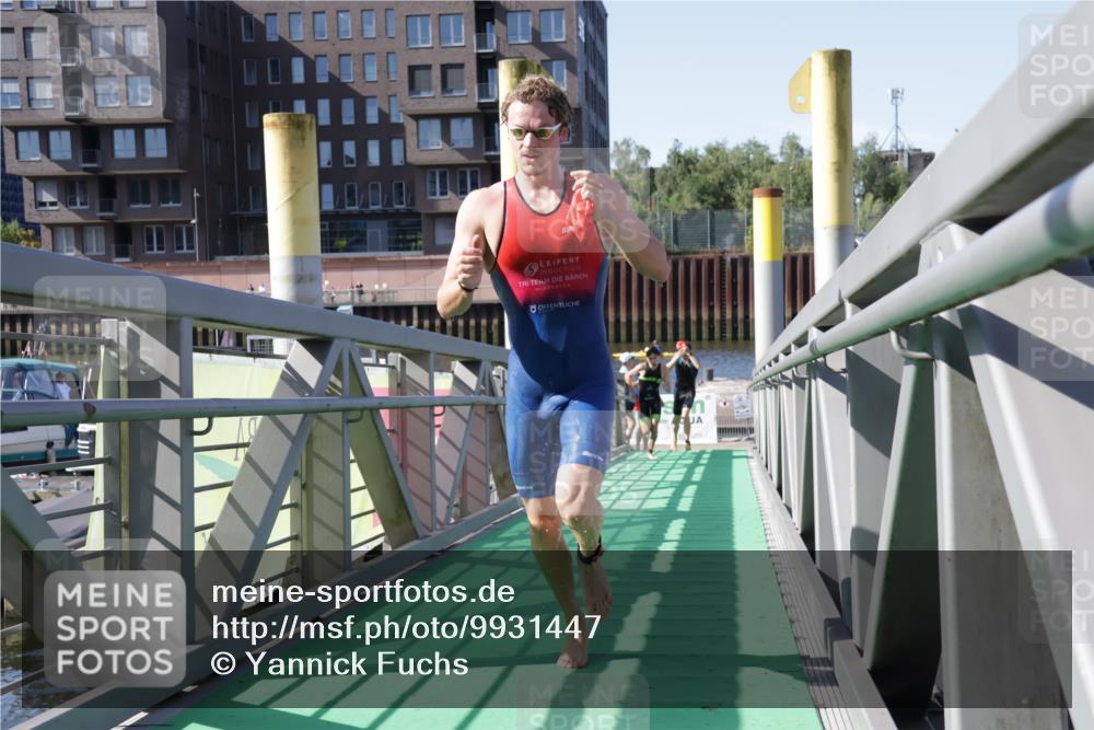 09.08.2026 - GEWOBA Citytriathlon Bremen Yannick Fuchs http://msf.ph/oto/9931447 09.08.2026 10:09:44 Schwimmen 285, 306 meine-sportfotos.de