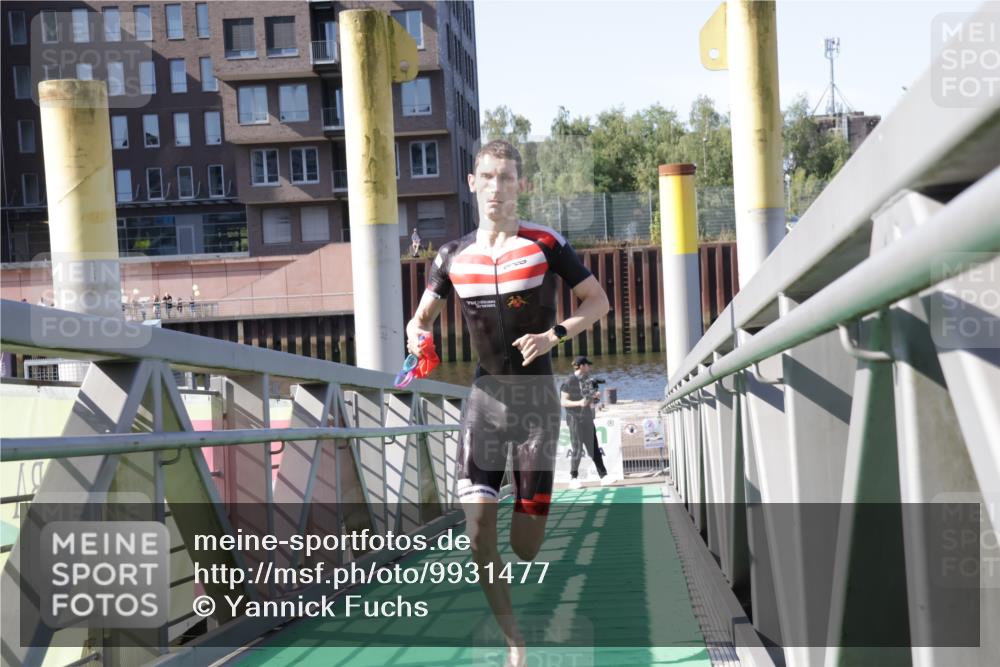09.08.2026 - GEWOBA Citytriathlon Bremen Yannick Fuchs http://msf.ph/oto/9931477 09.08.2026 10:11:45 Schwimmen 326, 386 meine-sportfotos.de