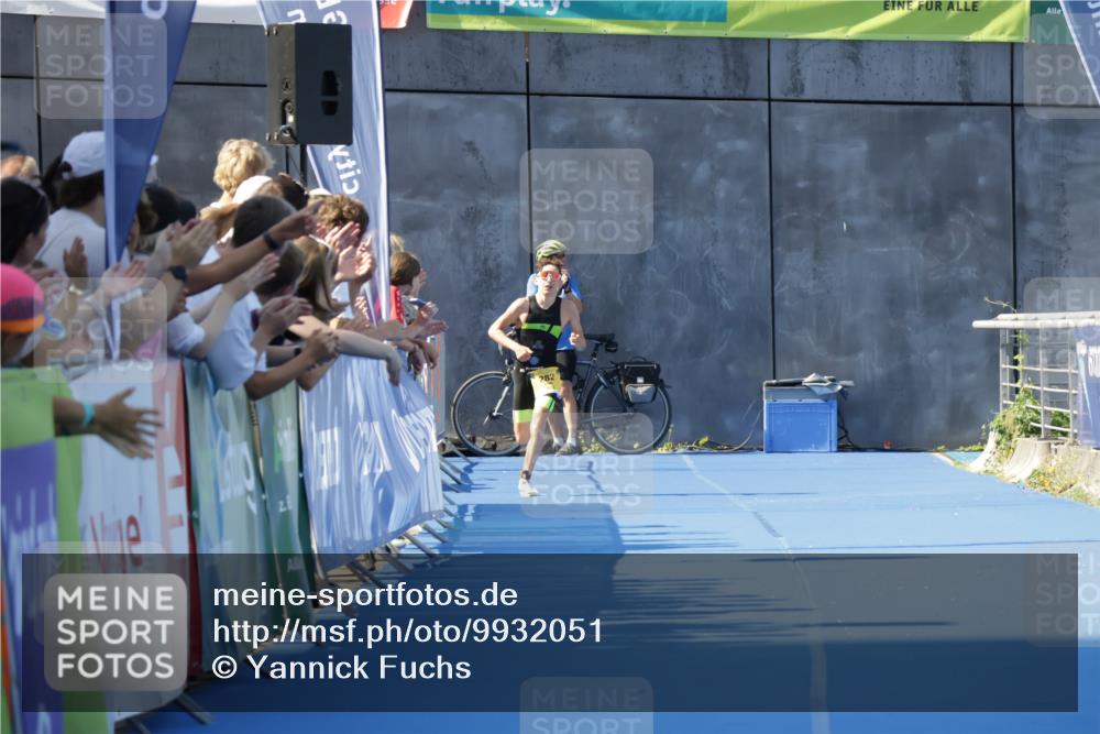 09.08.2026 - GEWOBA Citytriathlon Bremen Yannick Fuchs http://msf.ph/oto/9932051 09.08.2026 11:01:54 Ziel  meine-sportfotos.de