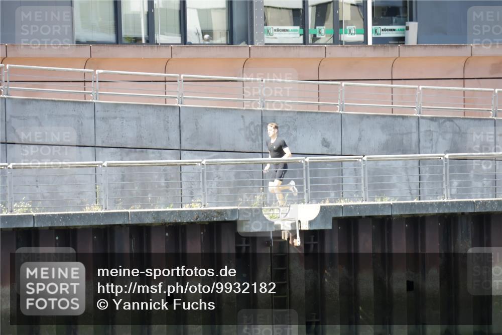 09.08.2026 - GEWOBA Citytriathlon Bremen Yannick Fuchs http://msf.ph/oto/9932182 09.08.2026 11:07:41 Ziel  meine-sportfotos.de