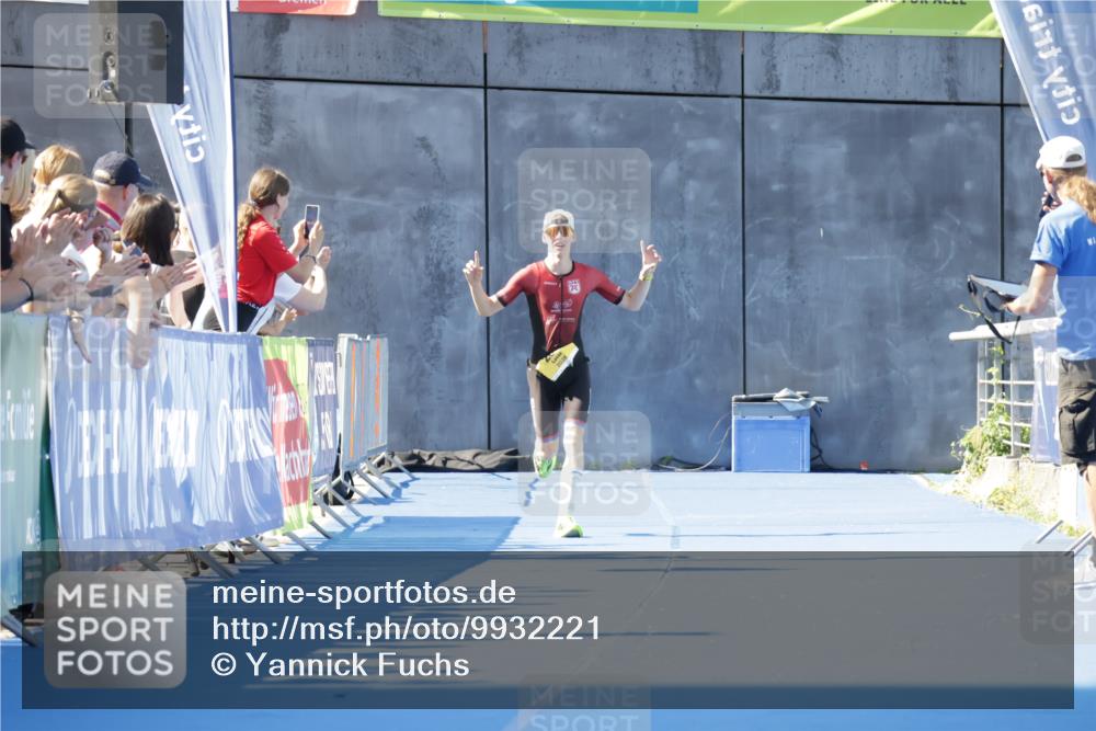 09.08.2026 - GEWOBA Citytriathlon Bremen Yannick Fuchs http://msf.ph/oto/9932221 09.08.2026 11:09:45 Ziel 287 meine-sportfotos.de