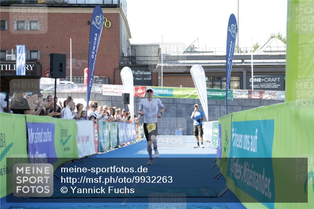 09.08.2026 - GEWOBA Citytriathlon Bremen Yannick Fuchs http://msf.ph/oto/9932263 09.08.2026 11:10:16 Ziel 351 meine-sportfotos.de
