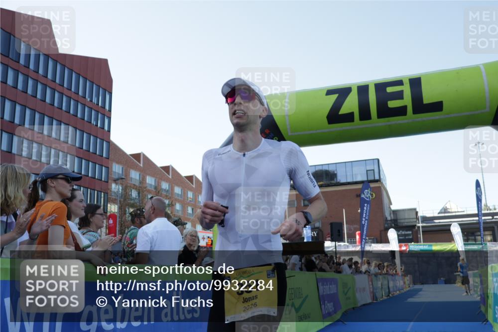 09.08.2026 - GEWOBA Citytriathlon Bremen Yannick Fuchs http://msf.ph/oto/9932284 09.08.2026 11:10:19 Ziel 351 meine-sportfotos.de