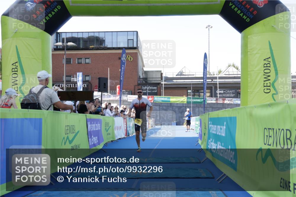 09.08.2026 - GEWOBA Citytriathlon Bremen Yannick Fuchs http://msf.ph/oto/9932296 09.08.2026 11:10:47 Ziel 387 meine-sportfotos.de
