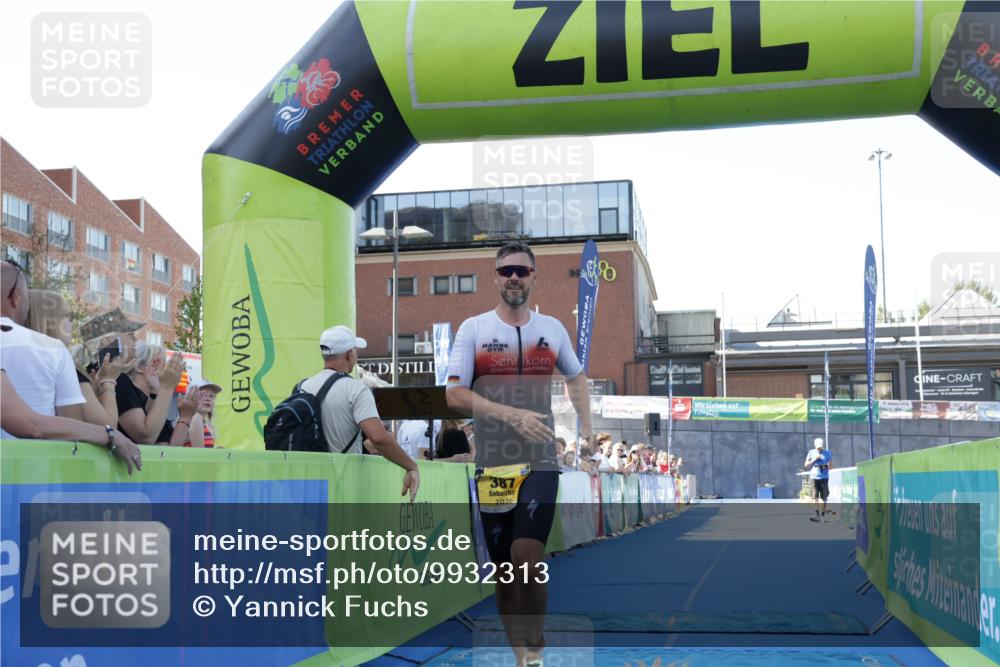 09.08.2026 - GEWOBA Citytriathlon Bremen Yannick Fuchs http://msf.ph/oto/9932313 09.08.2026 11:10:49 Ziel 387 meine-sportfotos.de