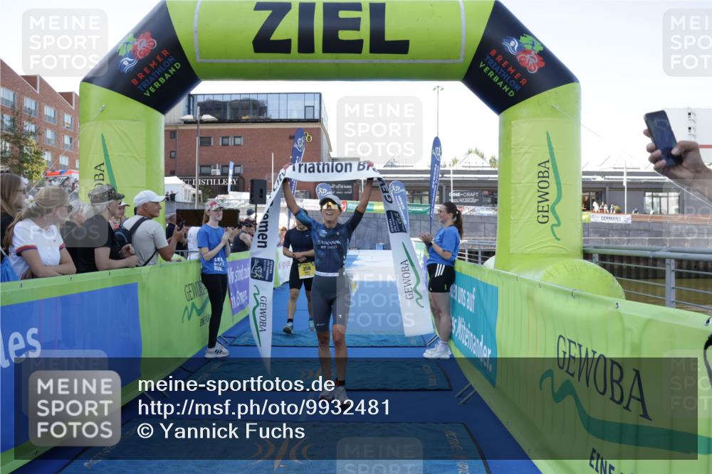 09.08.2026 - GEWOBA Citytriathlon Bremen Yannick Fuchs http://msf.ph/oto/9932481 09.08.2026 11:15:04 Ziel 358, 517 meine-sportfotos.de