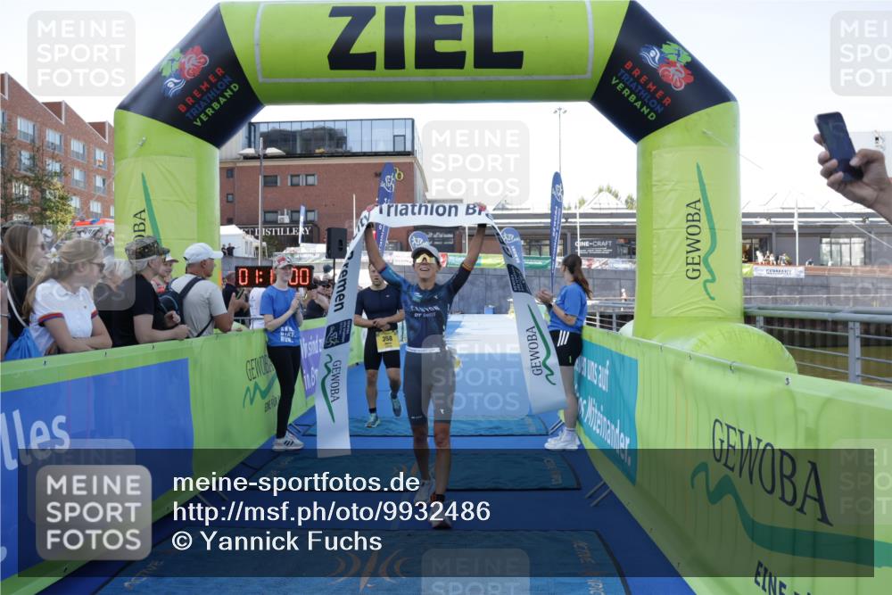 09.08.2026 - GEWOBA Citytriathlon Bremen Yannick Fuchs http://msf.ph/oto/9932486 09.08.2026 11:15:05 Ziel 358 meine-sportfotos.de