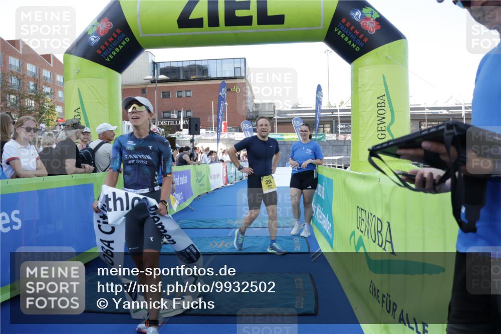 09.08.2026 - GEWOBA Citytriathlon Bremen Yannick Fuchs http://msf.ph/oto/9932502 09.08.2026 11:15:07 Ziel 358 meine-sportfotos.de