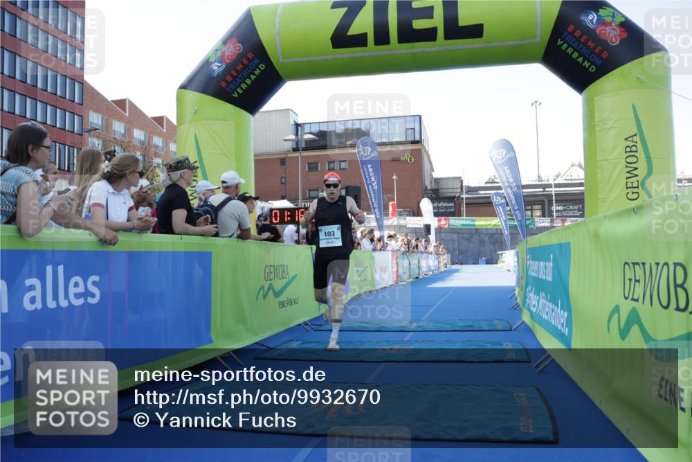 09.08.2026 - GEWOBA Citytriathlon Bremen Yannick Fuchs http://msf.ph/oto/9932670 09.08.2026 11:16:32 Ziel 103 meine-sportfotos.de