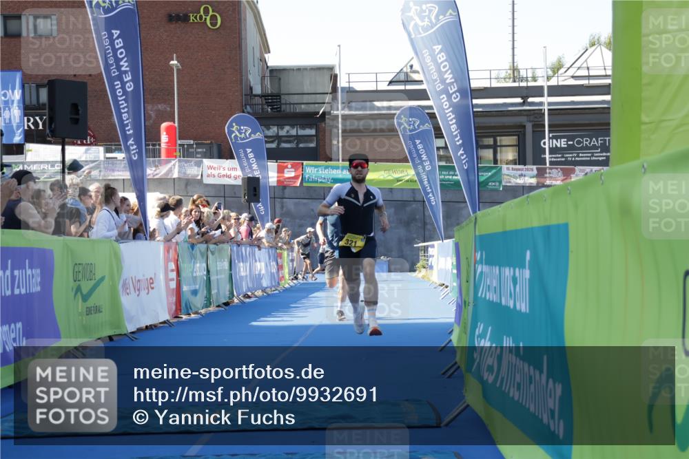 09.08.2026 - GEWOBA Citytriathlon Bremen Yannick Fuchs http://msf.ph/oto/9932691 09.08.2026 11:16:47 Ziel 131, 321 meine-sportfotos.de