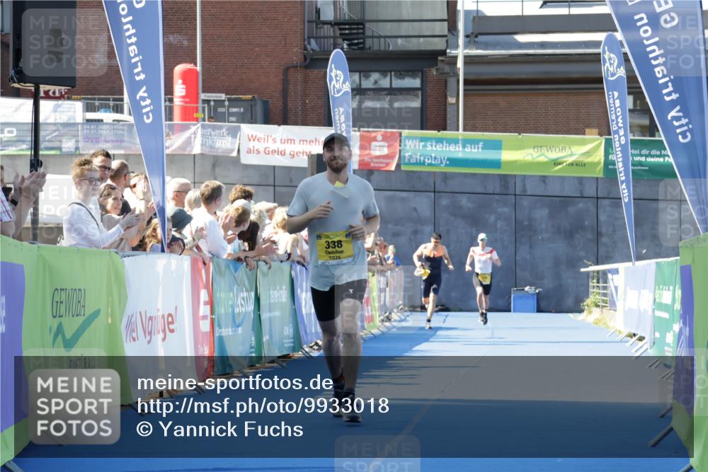 09.08.2026 - GEWOBA Citytriathlon Bremen Yannick Fuchs http://msf.ph/oto/9933018 09.08.2026 11:20:08 Ziel 338 meine-sportfotos.de